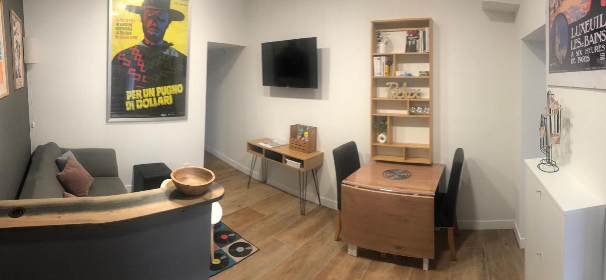リュクスイユ＝レ＝バンMeubles Deco Fab - Planchaアパートメント エクステリア 写真